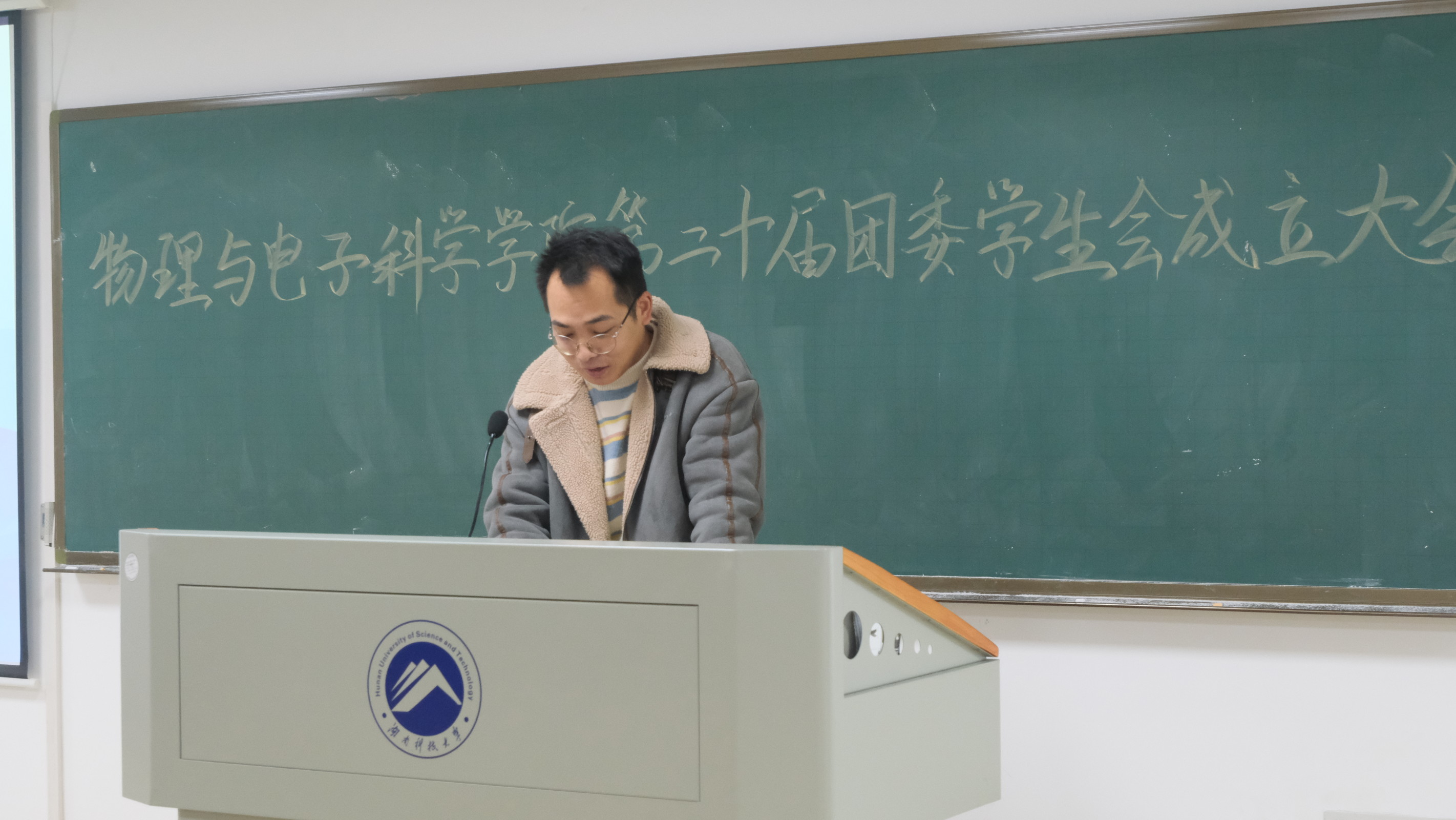 9f587bfdfa0a4356a9b5bbfbb70d279e.jpg 9f587bfdfa0a4356a9b5bbfbb70d279e.jpg